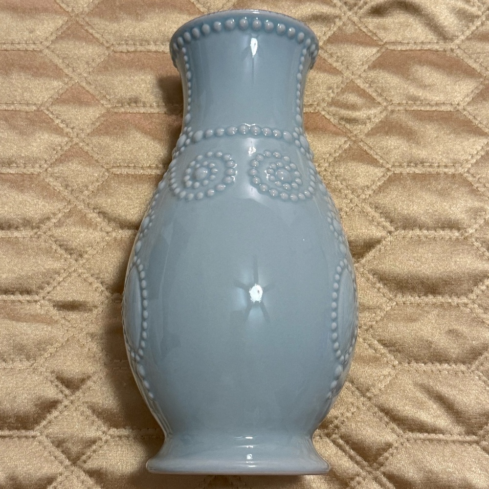 LENOX AMERICAN BY DESIGN FRENCH PERLE 8" FLUTED FOOTED VASE in Ice Blue - Picture 3 of 7